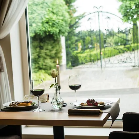 Am Kastiel & Restaurant 招待所 里马夫斯卡索博塔